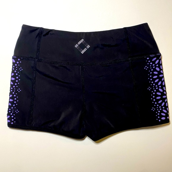 Leo Lavender Laser-Cut Side-Panel Shorts - Picture 5 of 6